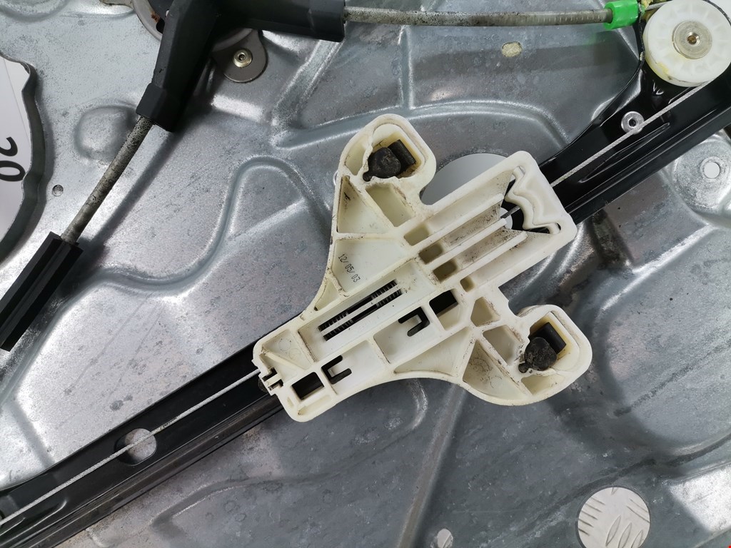 Стеклоподъемник задний левый VOLKSWAGEN Polo IV 2001-2009