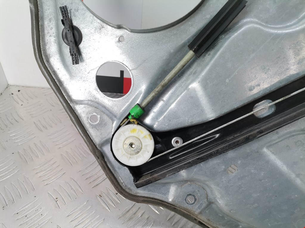 Стеклоподъемник задний левый VOLKSWAGEN Polo IV 2001-2009