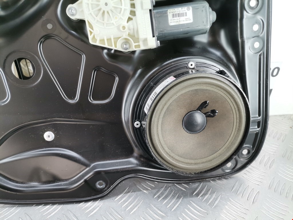 Стеклоподъемник задний левый VOLKSWAGEN Passat B6 2005-2011