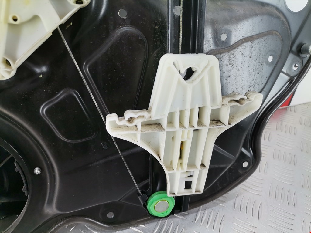 Стеклоподъемник задний левый VOLKSWAGEN Passat B6 2005-2011