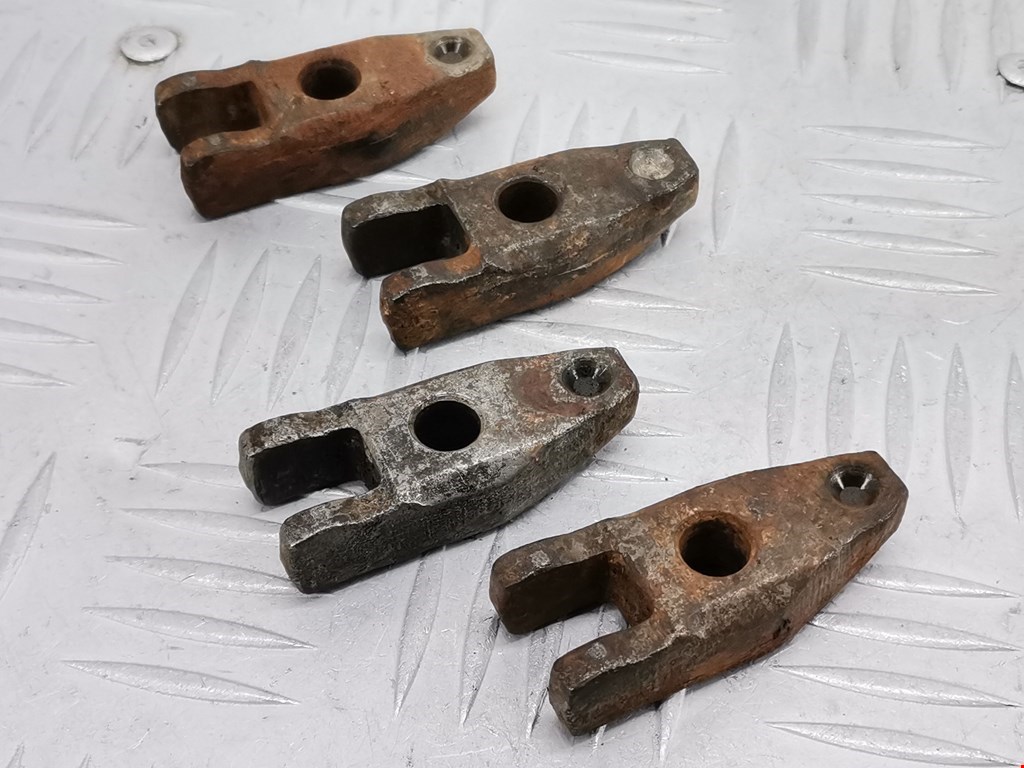 Кронштейн форсунки KIA Carnival I 1999-2005