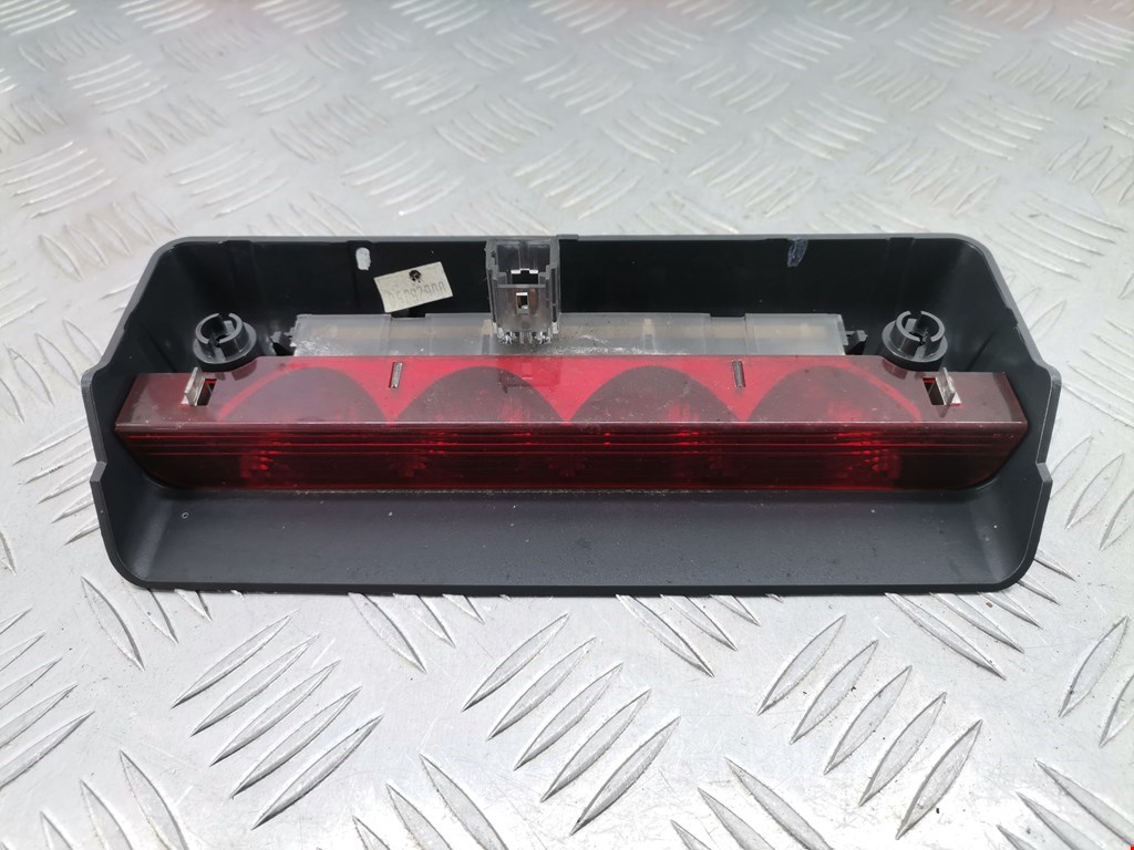 Фонарь дополнительный тормозной (стоп-сигнал) Citroen C2 (2003-2009)