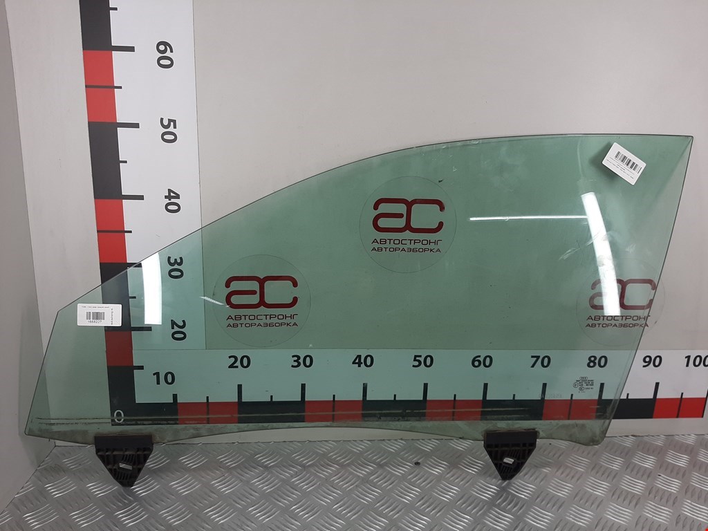 Стекло двери переднее левое AUDI A4 B6 2001-2005