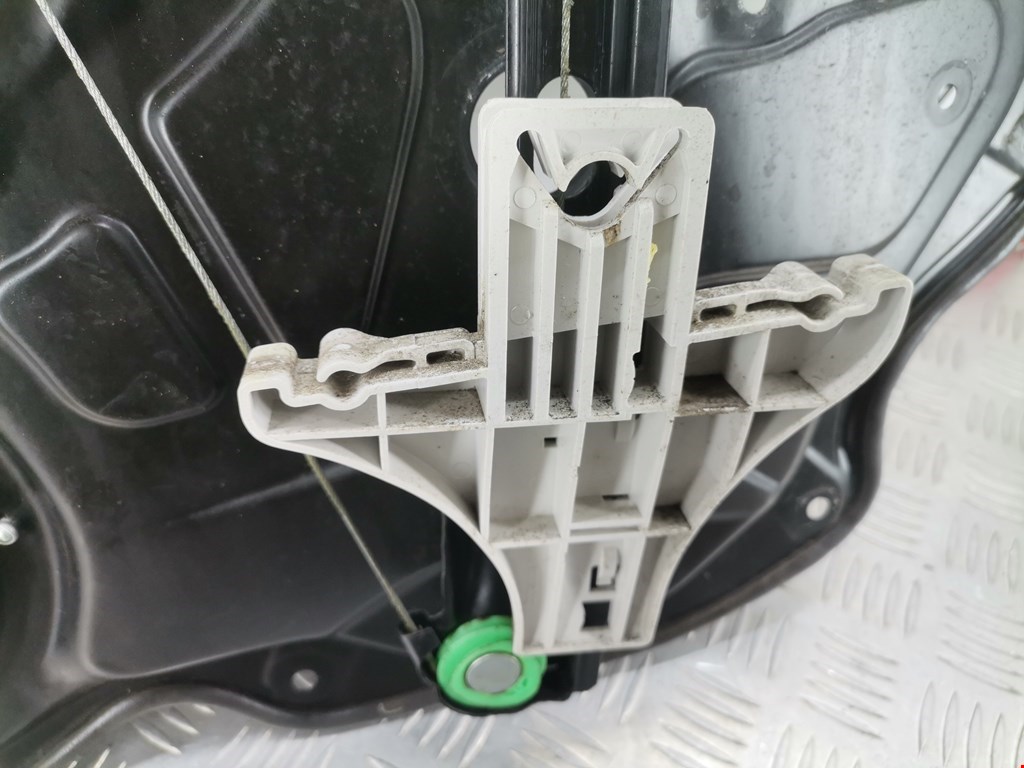 Стеклоподъемник задний левый VOLKSWAGEN Passat B6 2005-2011