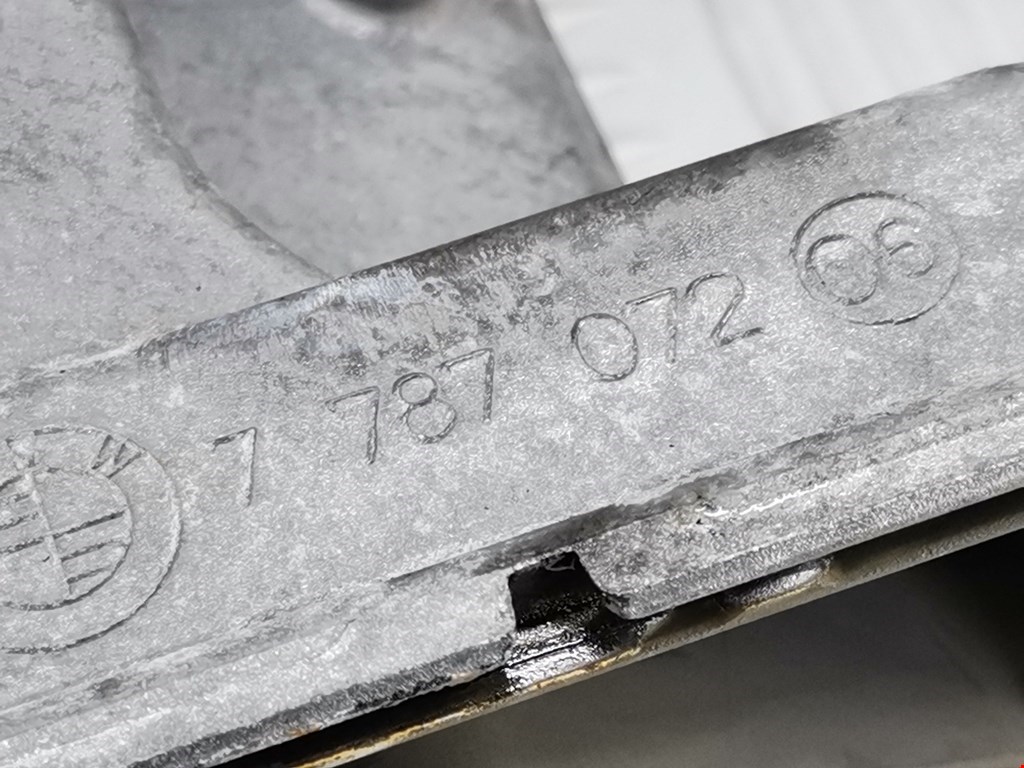 Корпус масляного фильтра BMW 1er E81\E87 2004-2011