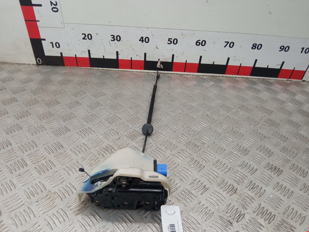 Замок двери задней правой Volkswagen Golf 5 (2003-2008)