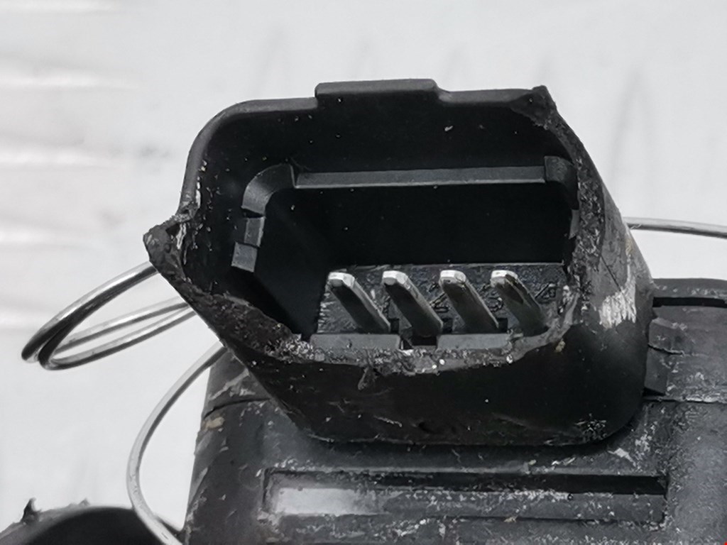 Расходомер воздуха (массметр, датчик ДМРВ) FORD Fiesta 2008-2012