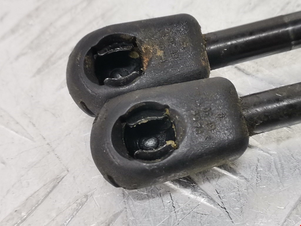 Амортизатор капота левый=правый BMW X3 E83 2003-2010