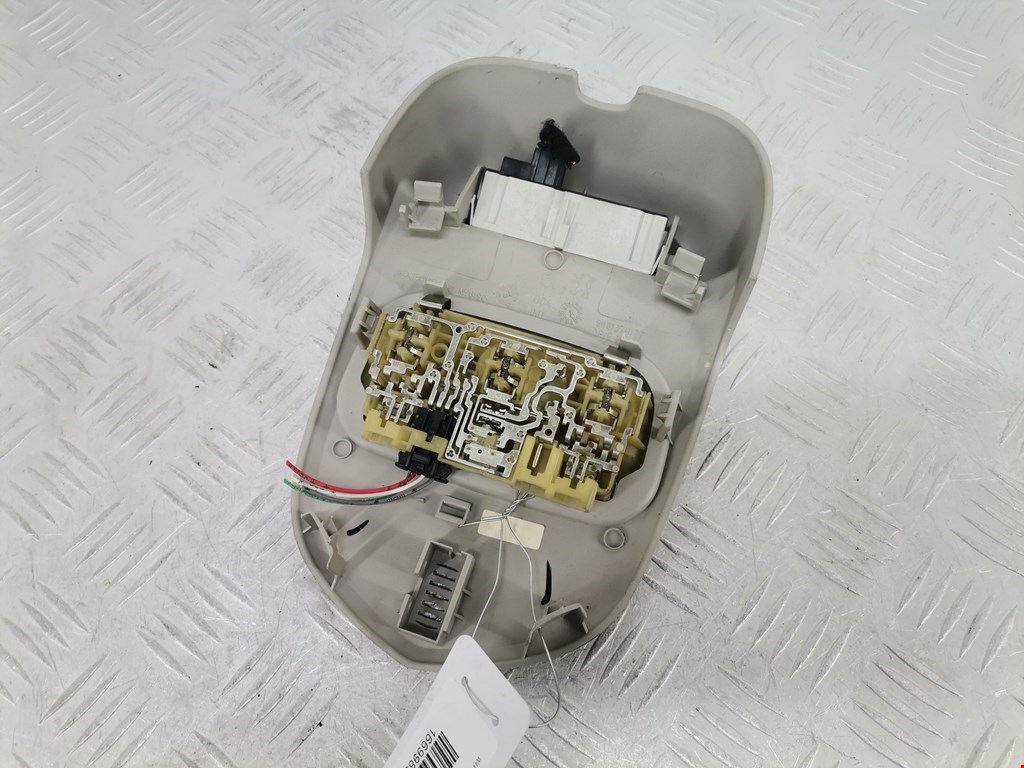 Плафон салонный (салона фонарь) PEUGEOT Partner 2008-2018