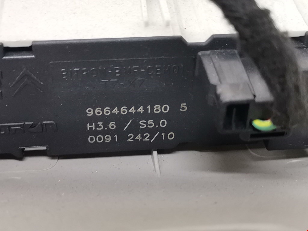 Плафон салонный (салона фонарь) PEUGEOT Partner 2008-2018