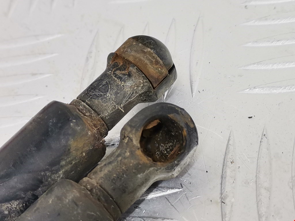 Амортизатор крышки (двери) багажника LAND ROVER Range Rover 2002-2012