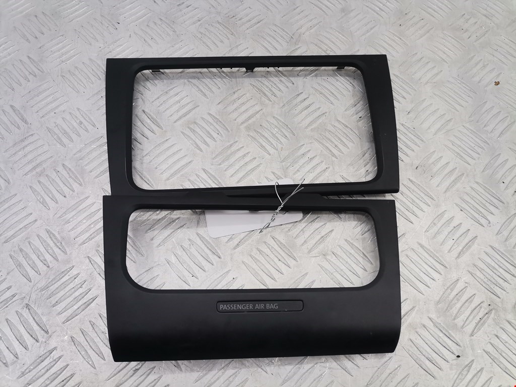 Рамка магнитолы VOLKSWAGEN Golf VI 2009-2012