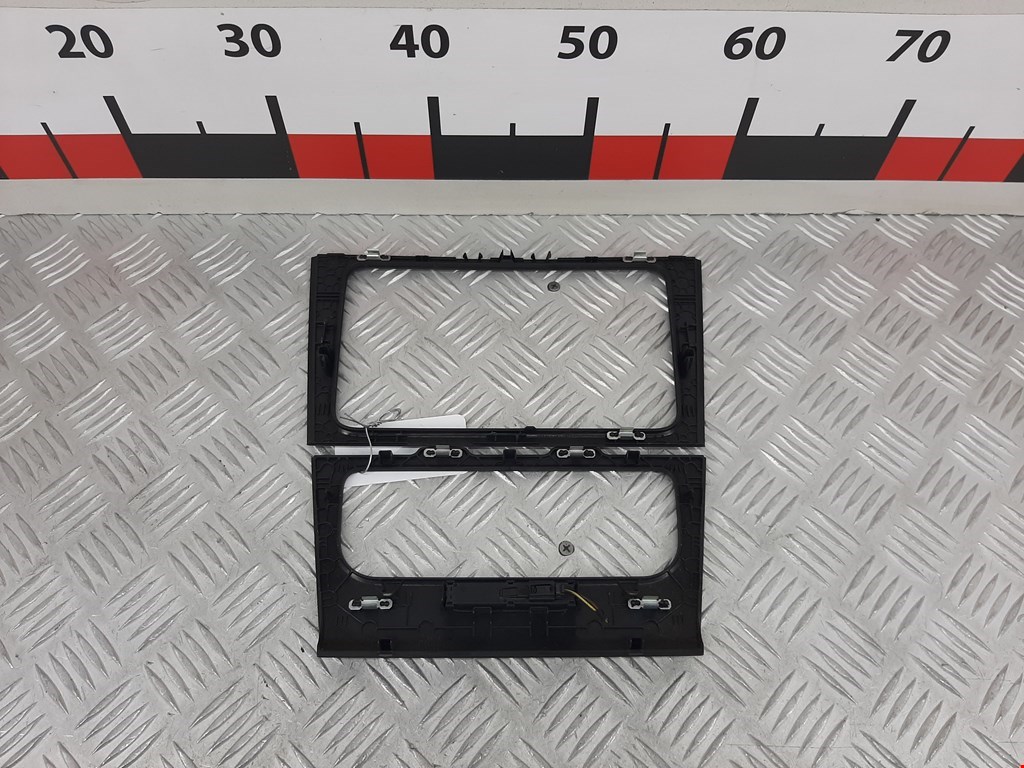 Рамка магнитолы VOLKSWAGEN Golf VI 2009-2012