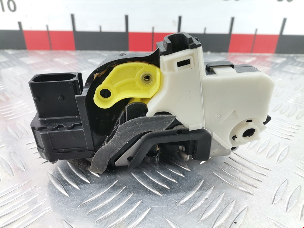 Замок двери передней левой Chevrolet Orlando (2010-2023)