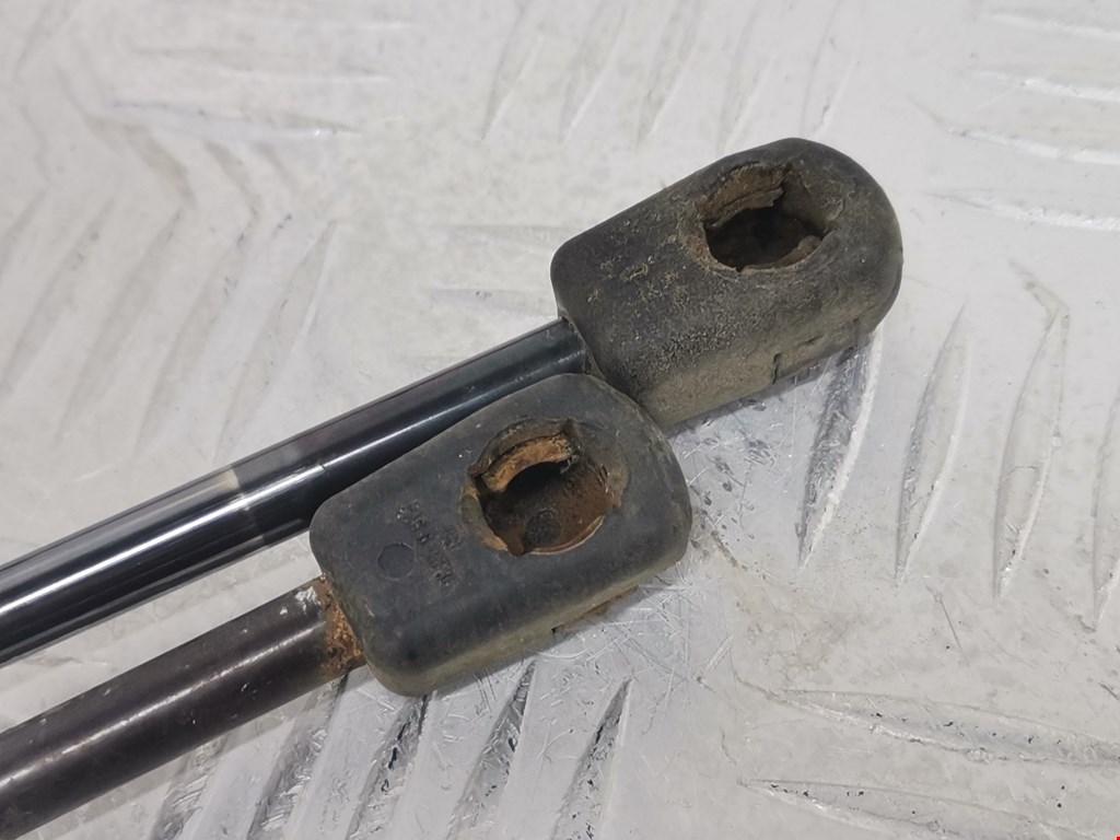 Амортизатор крышки (двери) багажника FORD Mondeo III 2000-2007