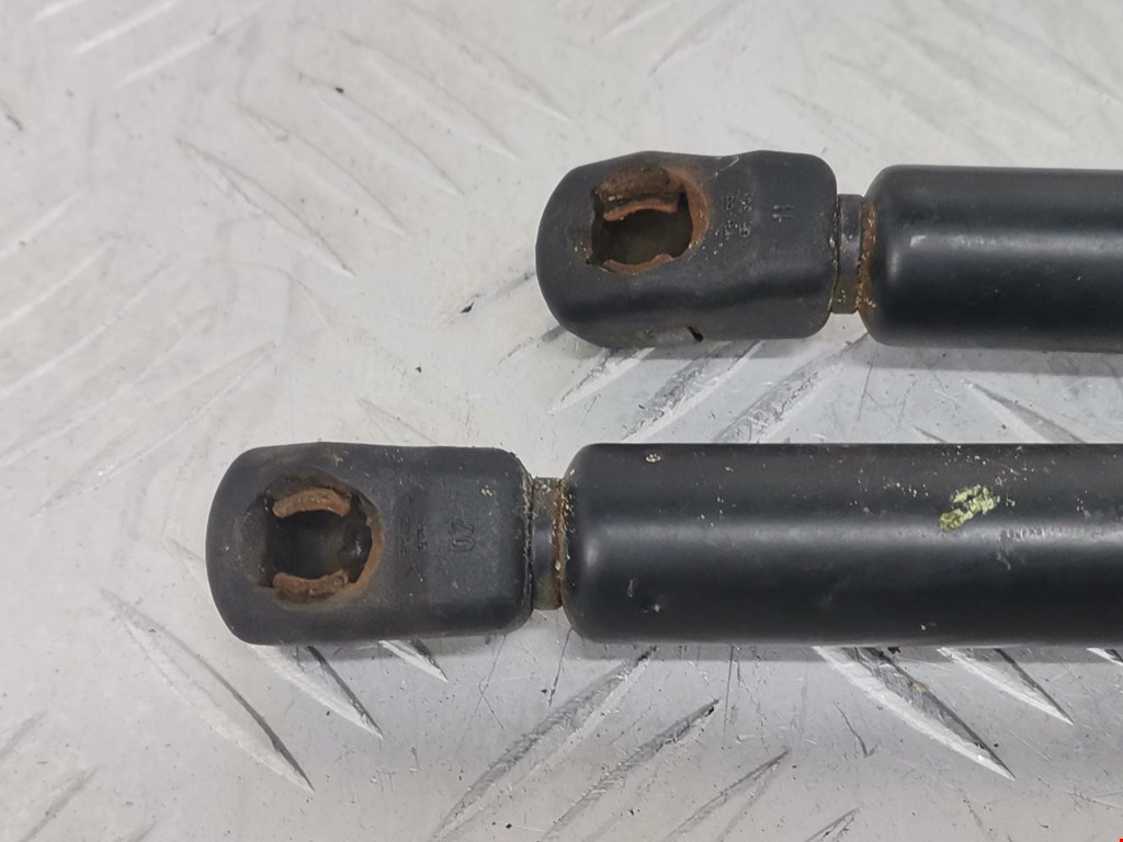 Амортизатор крышки (двери) багажника FORD Mondeo III 2000-2007