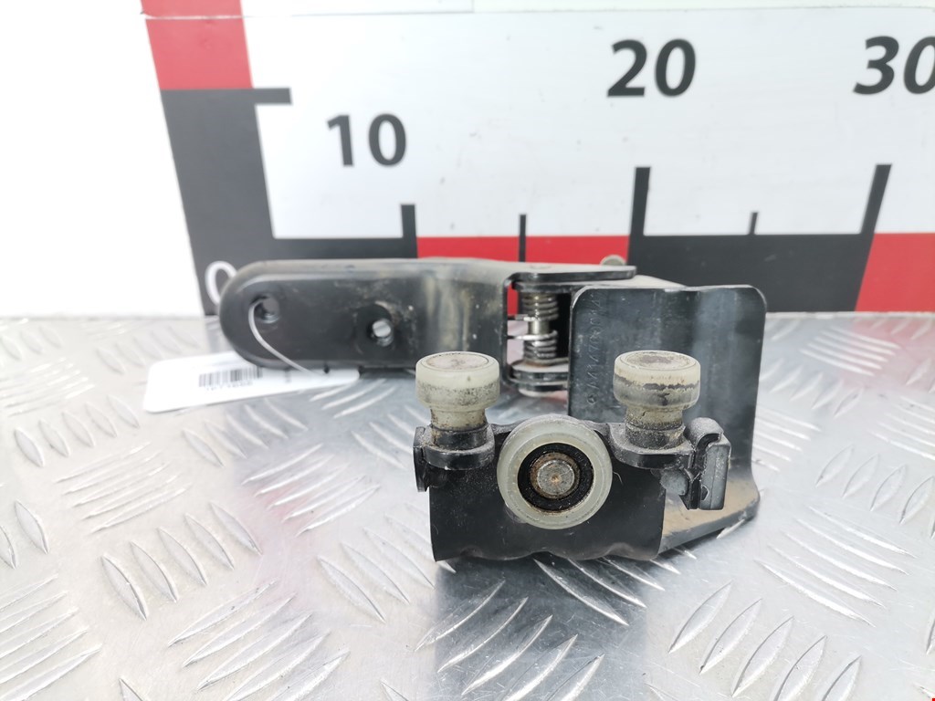 Ролик двери сдвижной (левый/правый средний верхний/нижний) MERCEDES-BENZ Vaneo 2001-2005