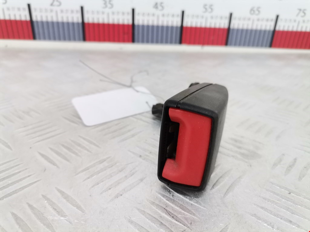 Замок ремня безопасности (преднатяжитель ремня безопасности) Audi A5 8T (2007-2016)