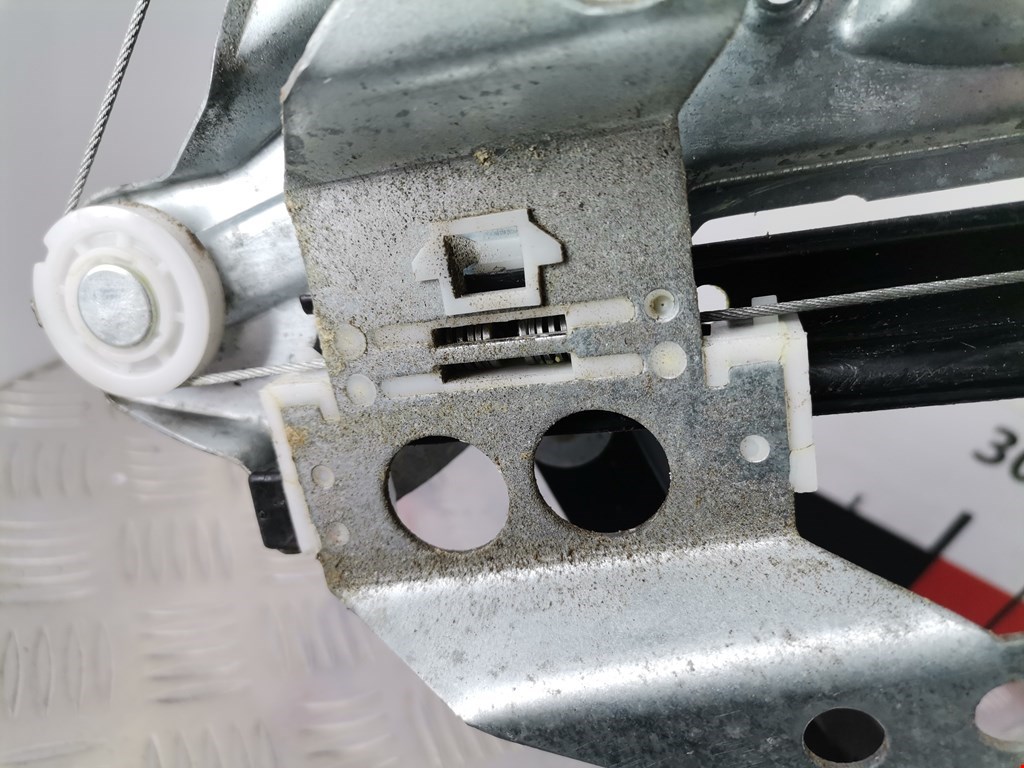 Стеклоподъемник задний левый AUDI A4 B5 1995-2001