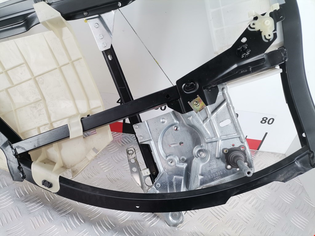 Стеклоподъемник задний левый AUDI A4 B5 1995-2001