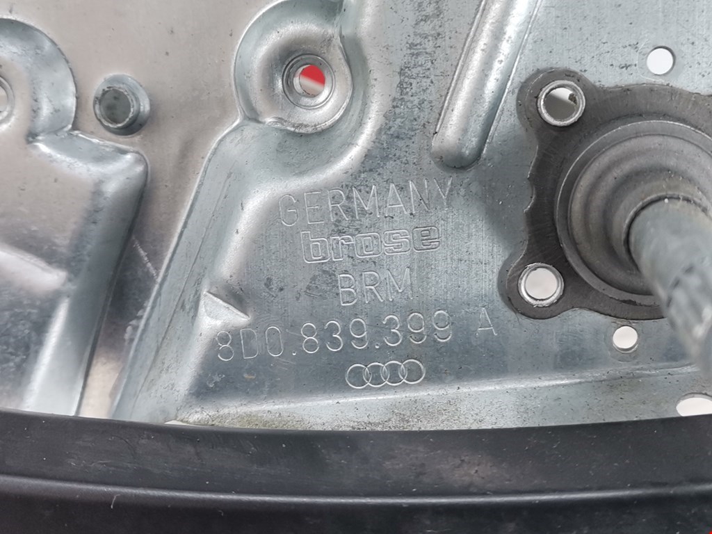 Стеклоподъемник задний левый AUDI A4 B5 1995-2001