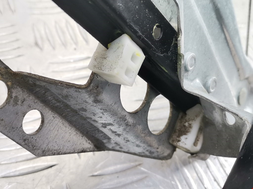 Стеклоподъемник задний левый AUDI A4 B5 1995-2001