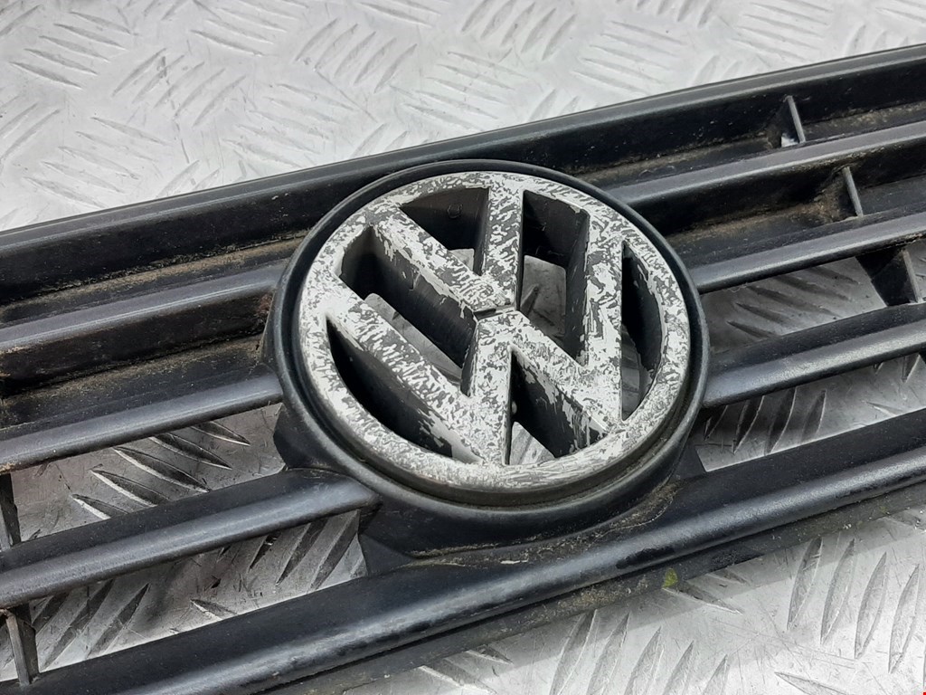 Решетка радиатора VOLKSWAGEN Polo II 1981-1994