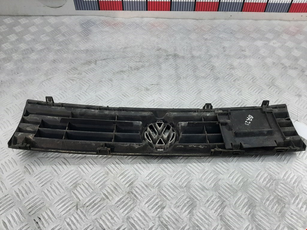 Решетка радиатора VOLKSWAGEN Polo II 1981-1994