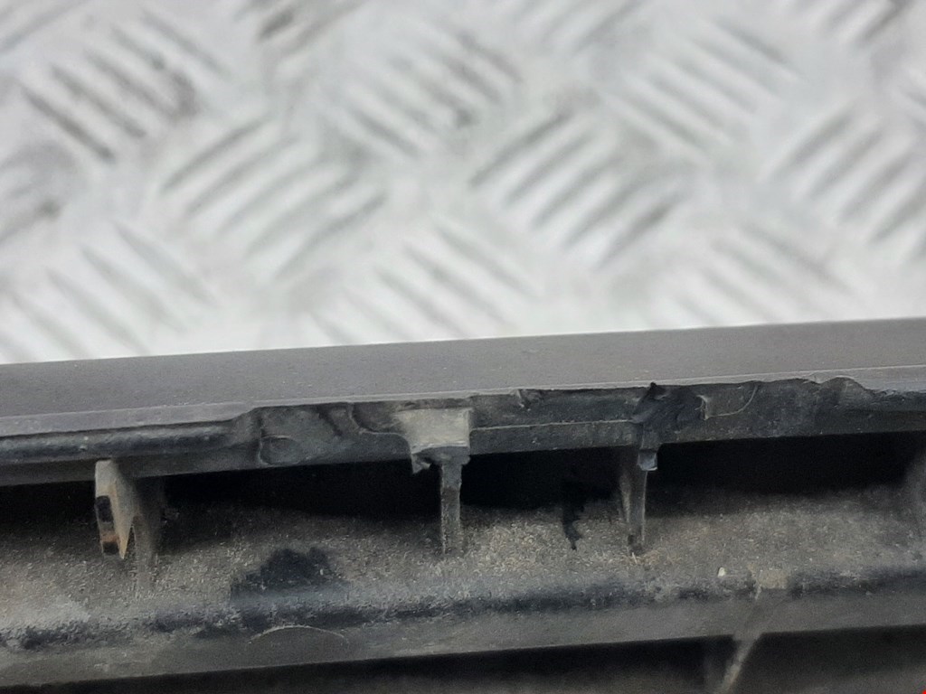 Решетка радиатора VOLKSWAGEN Polo II 1981-1994