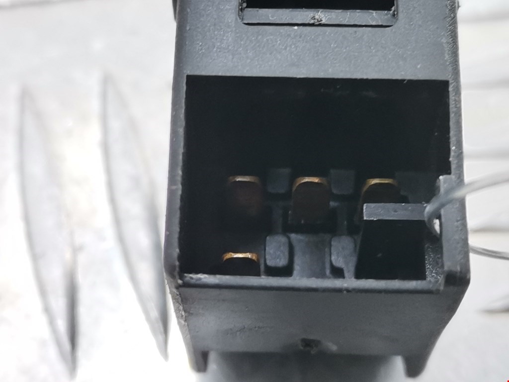 Кнопка стеклоподъемника SKODA Octavia A4 1U- 1997-2010