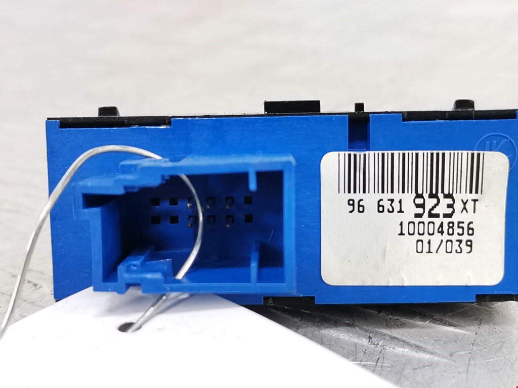 Кнопка центрального замка CITROEN C3 Picasso 2009-2017