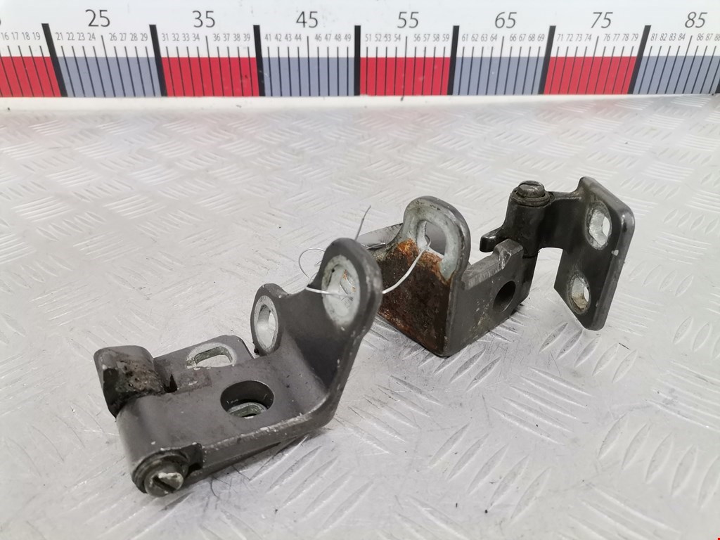 Петля двери передней правой Land Rover Range Rover 3 (2001-2012)