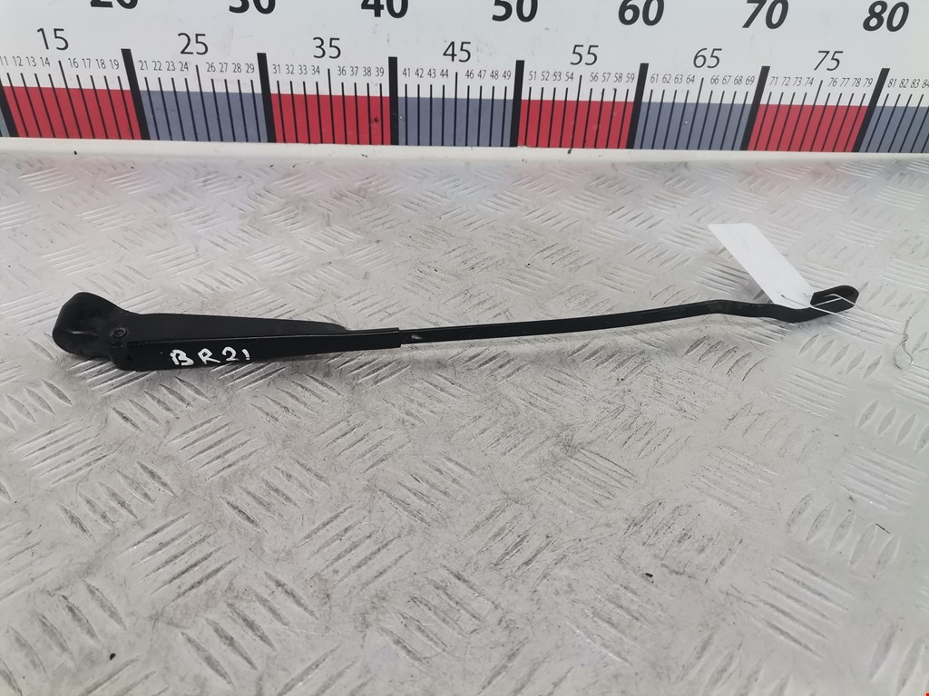 Поводок дворников передний левый/ правый VOLKSWAGEN Polo II 1981-1994