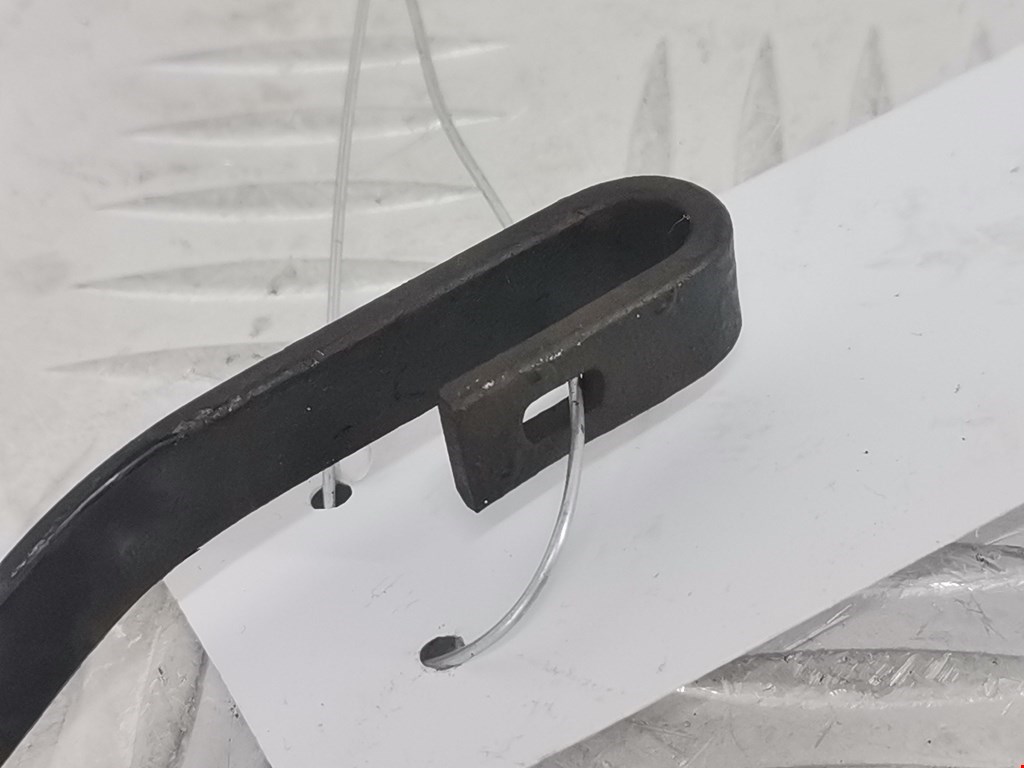 Поводок дворников передний левый/ правый VOLKSWAGEN Polo II 1981-1994