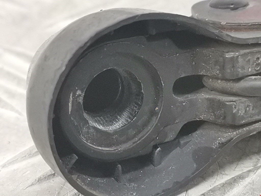 Поводок дворников передний левый/ правый VOLKSWAGEN Polo II 1981-1994