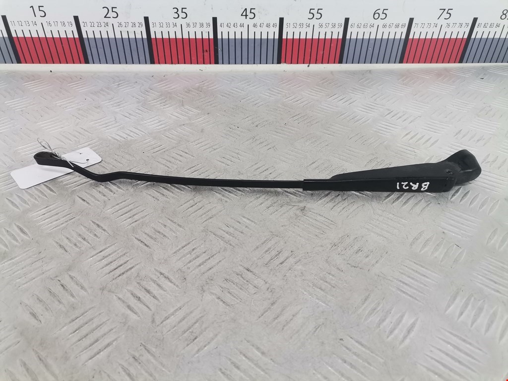 Поводок дворников передний левый/ правый VOLKSWAGEN Polo II 1981-1994