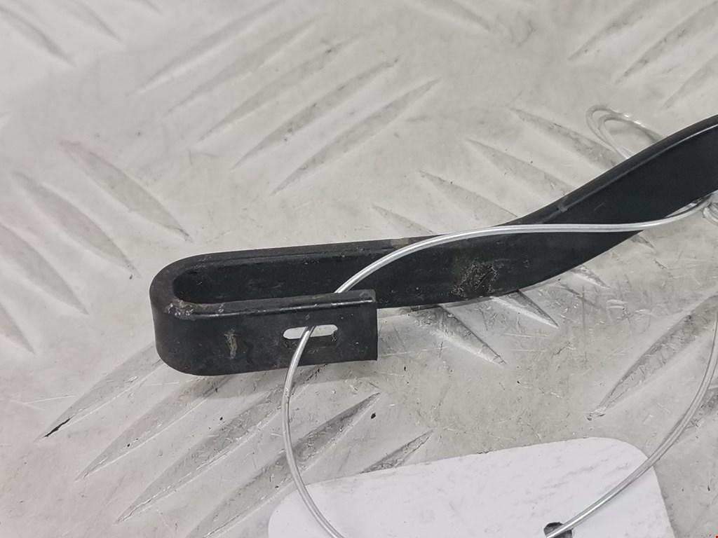 Поводок дворников передний левый/ правый VOLKSWAGEN Polo II 1981-1994