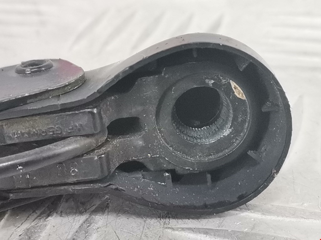 Поводок дворников передний левый/ правый VOLKSWAGEN Polo II 1981-1994