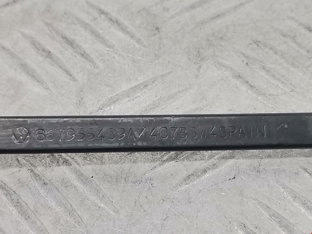 Поводок дворников передний левый/ правый VOLKSWAGEN Polo II 1981-1994