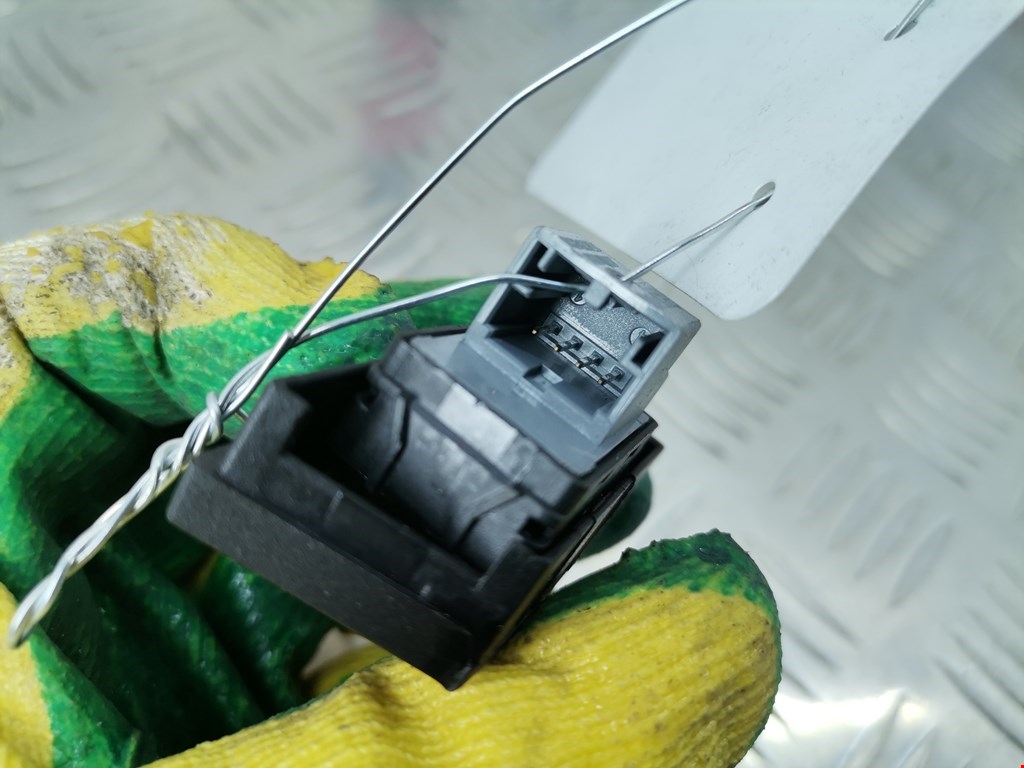 Кнопка центрального замка SEAT Ibiza 2002-2008