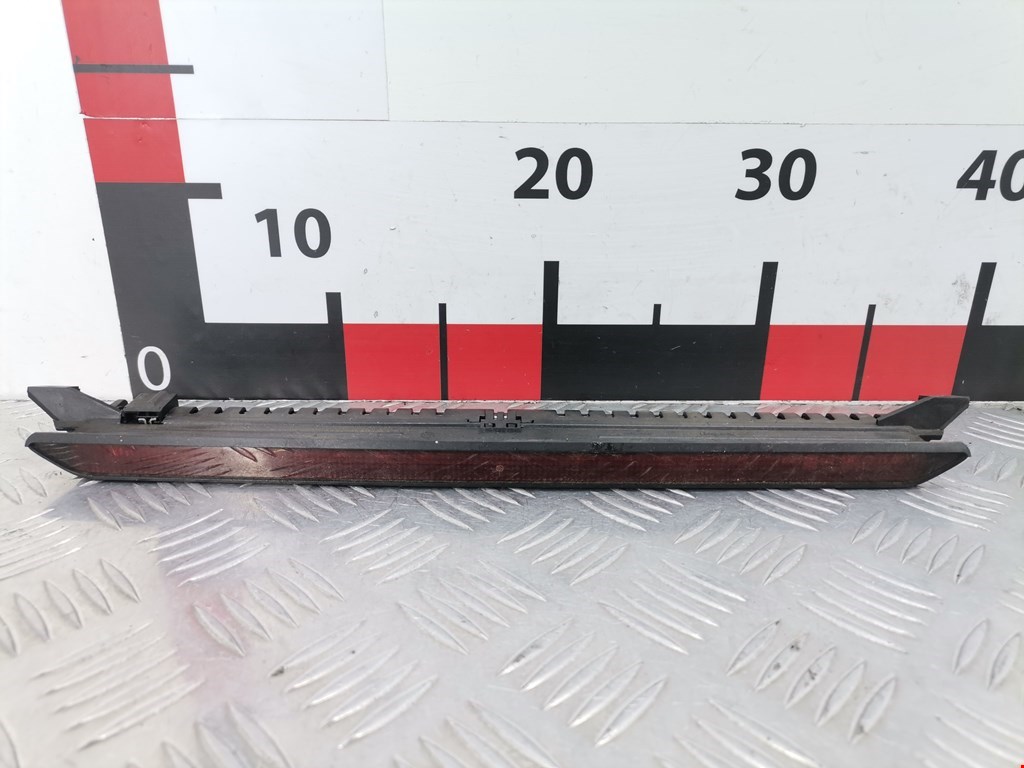 Фонарь дополнительный тормозной (стоп-сигнал) Volkswagen Passat 5 GP (2000-2005)