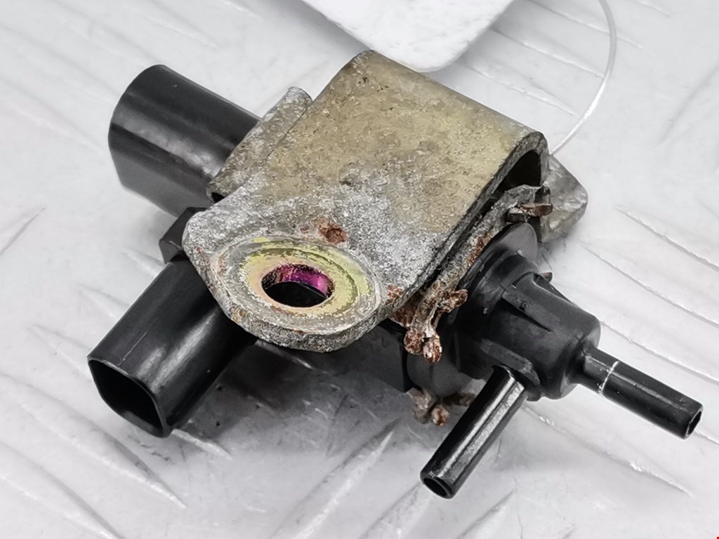 Клапан воздушного фильтра Ford Mondeo 3 (2000-2007)