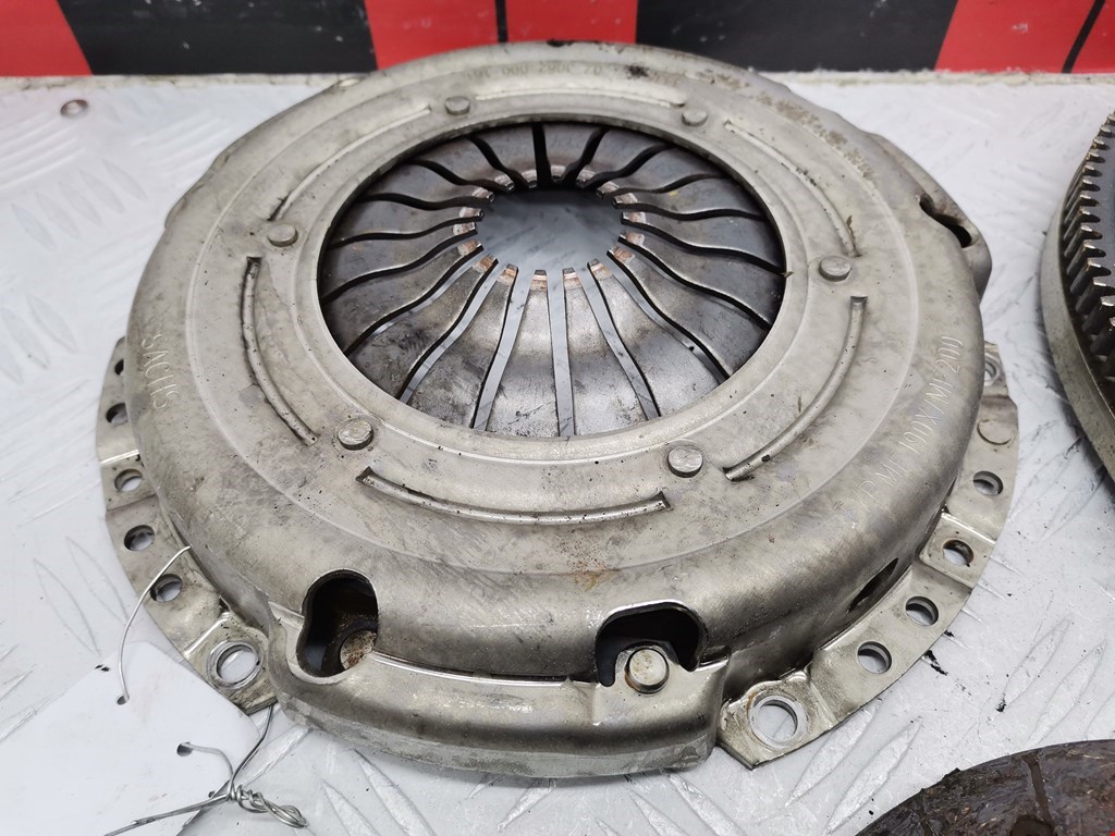 Маховик (демпфер сцепления) SKODA Fabia MK1 1999-2006