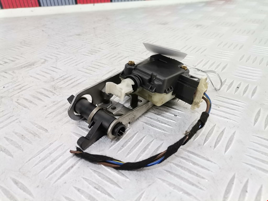 Активатор замка багажника LAND ROVER Range Rover 2002-2012