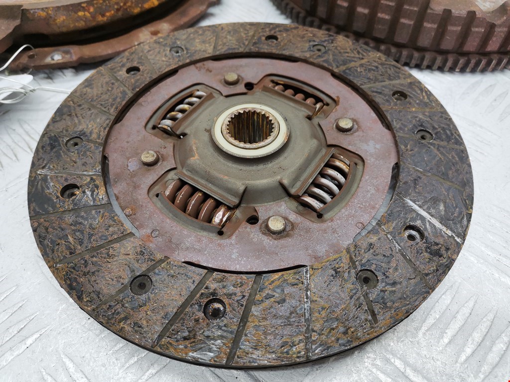 Маховик (демпфер сцепления) NISSAN Kubistar 2003-2008