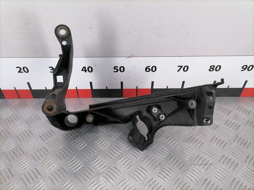 Кронштейн фары правый AUDI A5 2007-2016