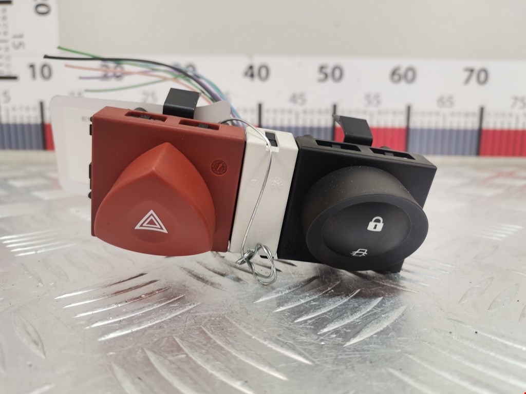 Кнопка аварийной сигнализации (аварийки) RENAULT Megane II 2002-2009