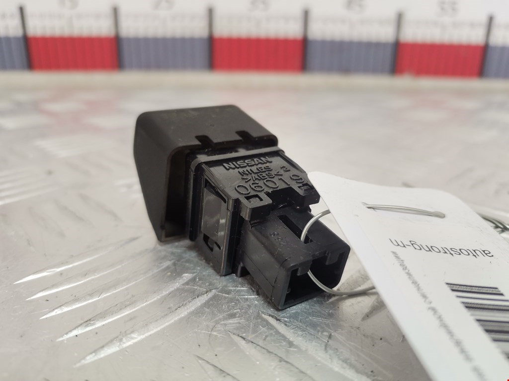 Кнопка аварийной сигнализации (аварийки) NISSAN Micra K12 2003-2010