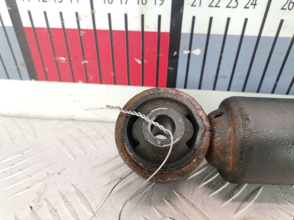 Амортизатор задний правый OPEL Zafira B 2005-2012