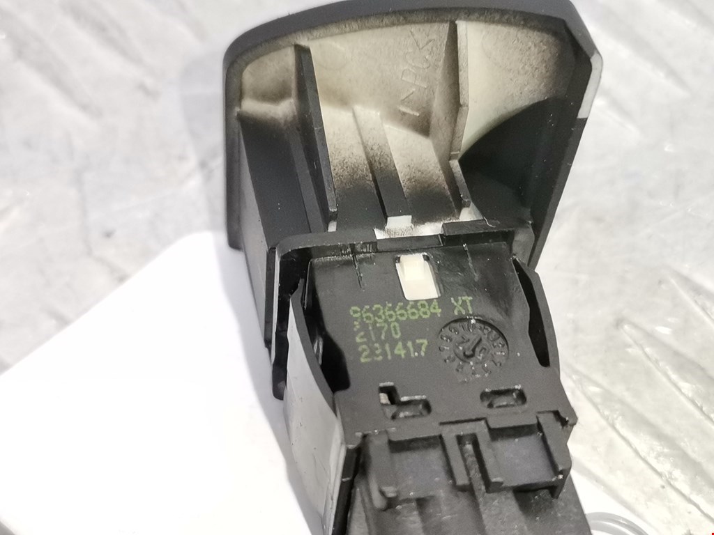 Кнопка центрального замка PEUGEOT 307 2001-2008